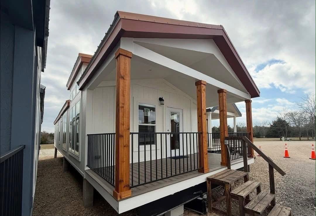 2021 Platinum Cottages — Wide porch, long views.
